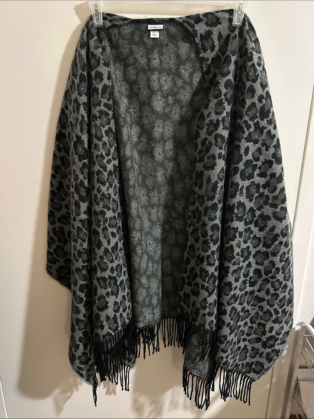 croft & barrow Black and Gray Leopard Print Fringe Cape